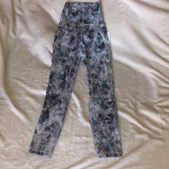 Lululemon Unlimited HR Tight 25”, size 0 NWT - Picture 1 of 9